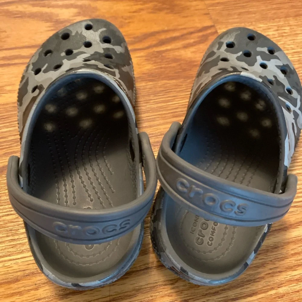 CROCS Kids Camouflage Clogs - Picture 2 of 5